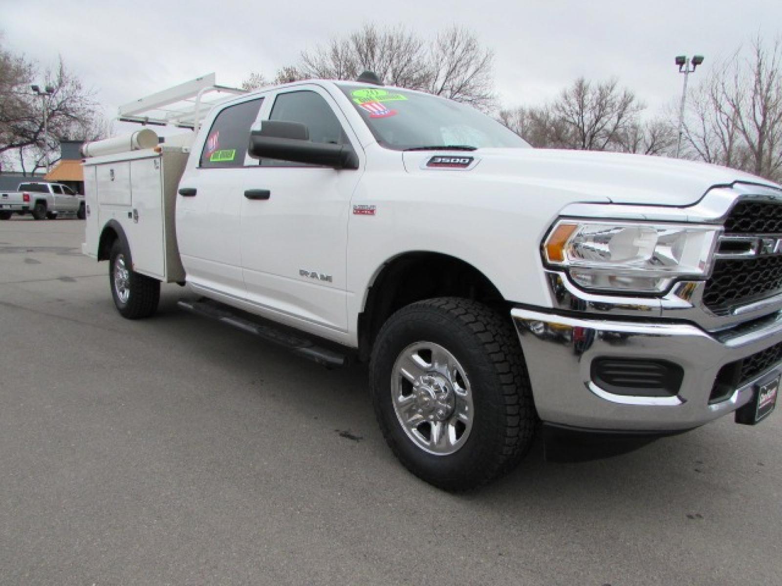 2020 White /Gray RAM 3500 Tradesman Crew Cab 4WD (3C63R3GJ0LG) with an 6.4L V8 OHV 16V engine, 8 speed automatic transmission, located at 4562 State Avenue, Billings, MT, 59101, (406) 896-9833, 45.769516, -108.526772 - Photo #4